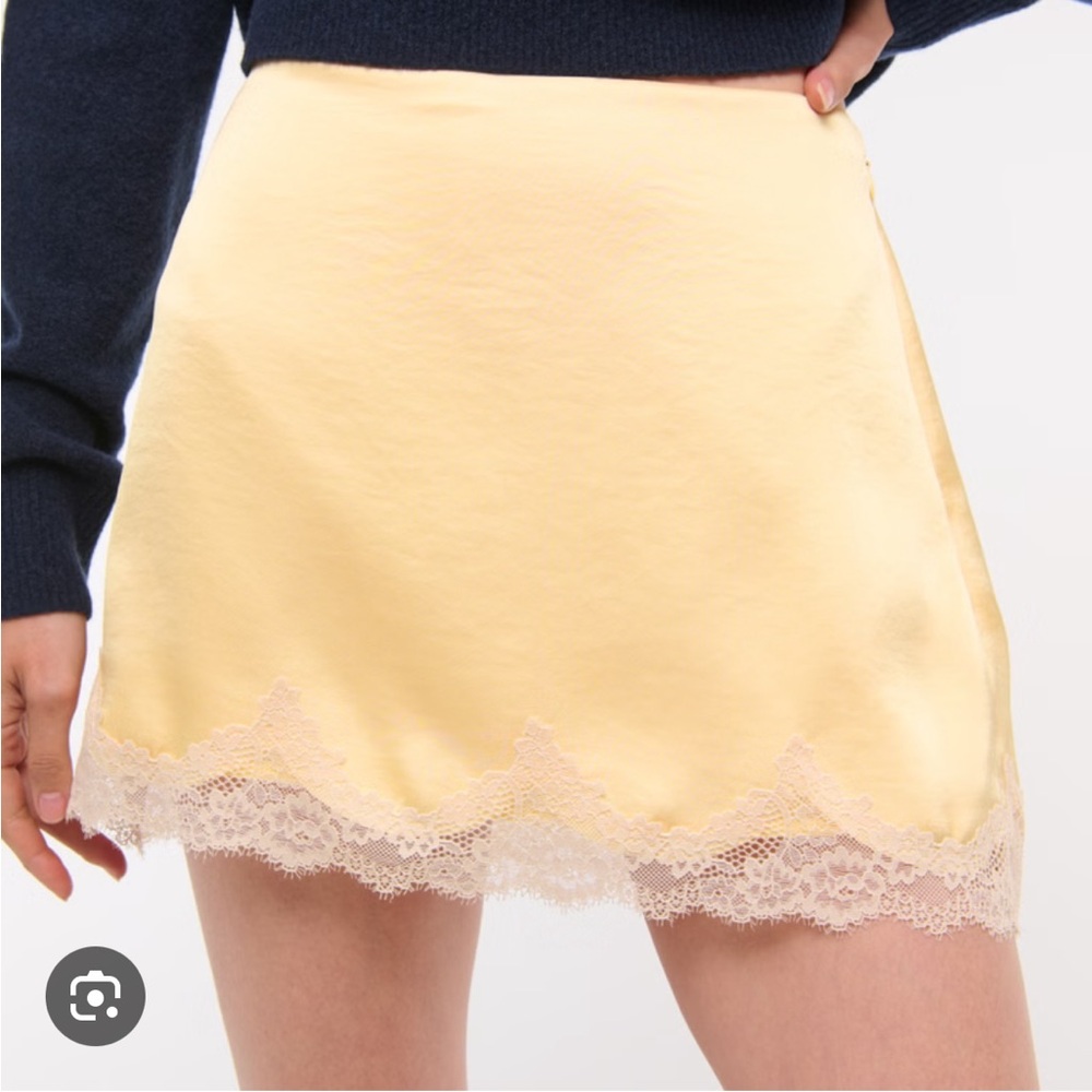 Abercrombie & Fitch Light Yellow Mini Skirt with Lace Trim